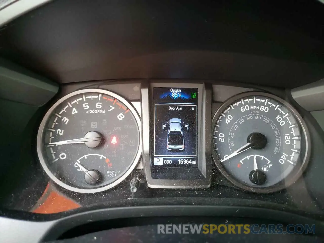 8 fotografías del automóvil dañado 5TFAZ5CN3MX107720 TOYOTA TACOMA 2021
