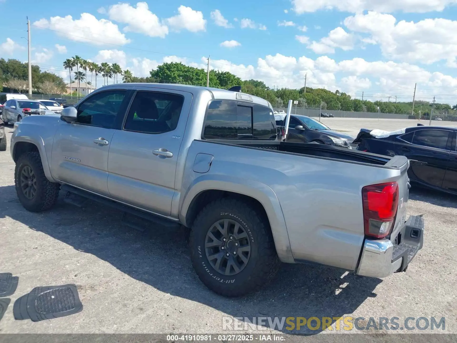 3 fotografías del automóvil dañado 5TFAZ5CN3MX110262 TOYOTA TACOMA 2021