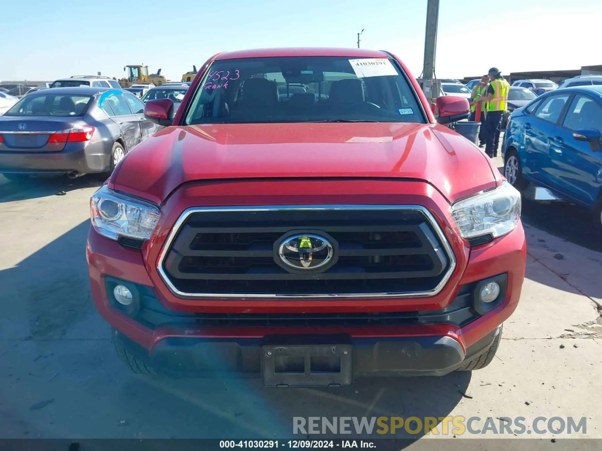 12 fotografías del automóvil dañado 5TFAZ5CN3MX111864 TOYOTA TACOMA 2021