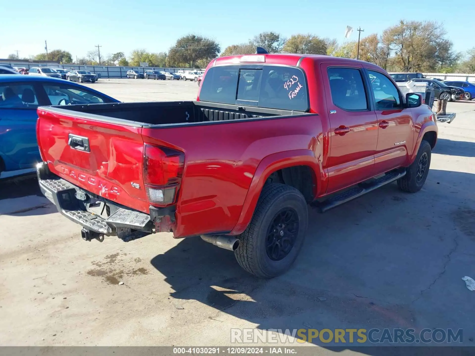 4 fotografías del automóvil dañado 5TFAZ5CN3MX111864 TOYOTA TACOMA 2021