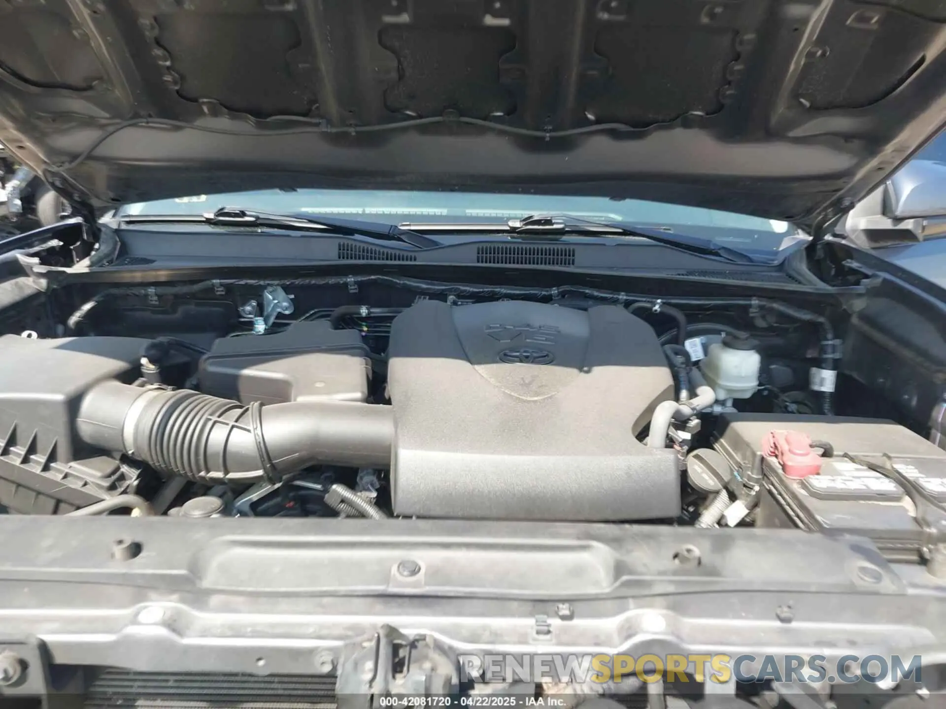 10 fotografías del automóvil dañado 5TFAZ5CN3MX112481 TOYOTA TACOMA 2021