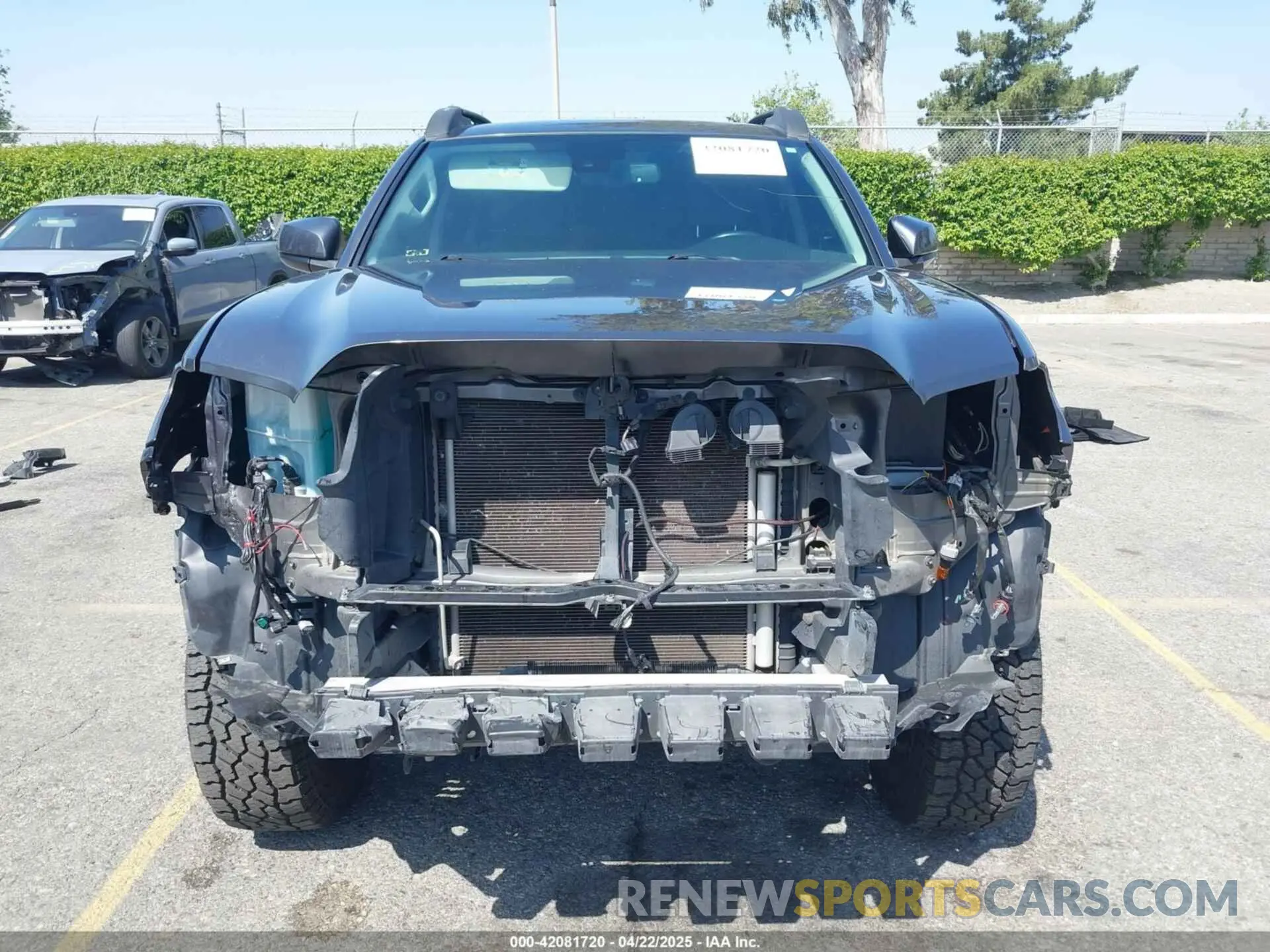 13 fotografías del automóvil dañado 5TFAZ5CN3MX112481 TOYOTA TACOMA 2021