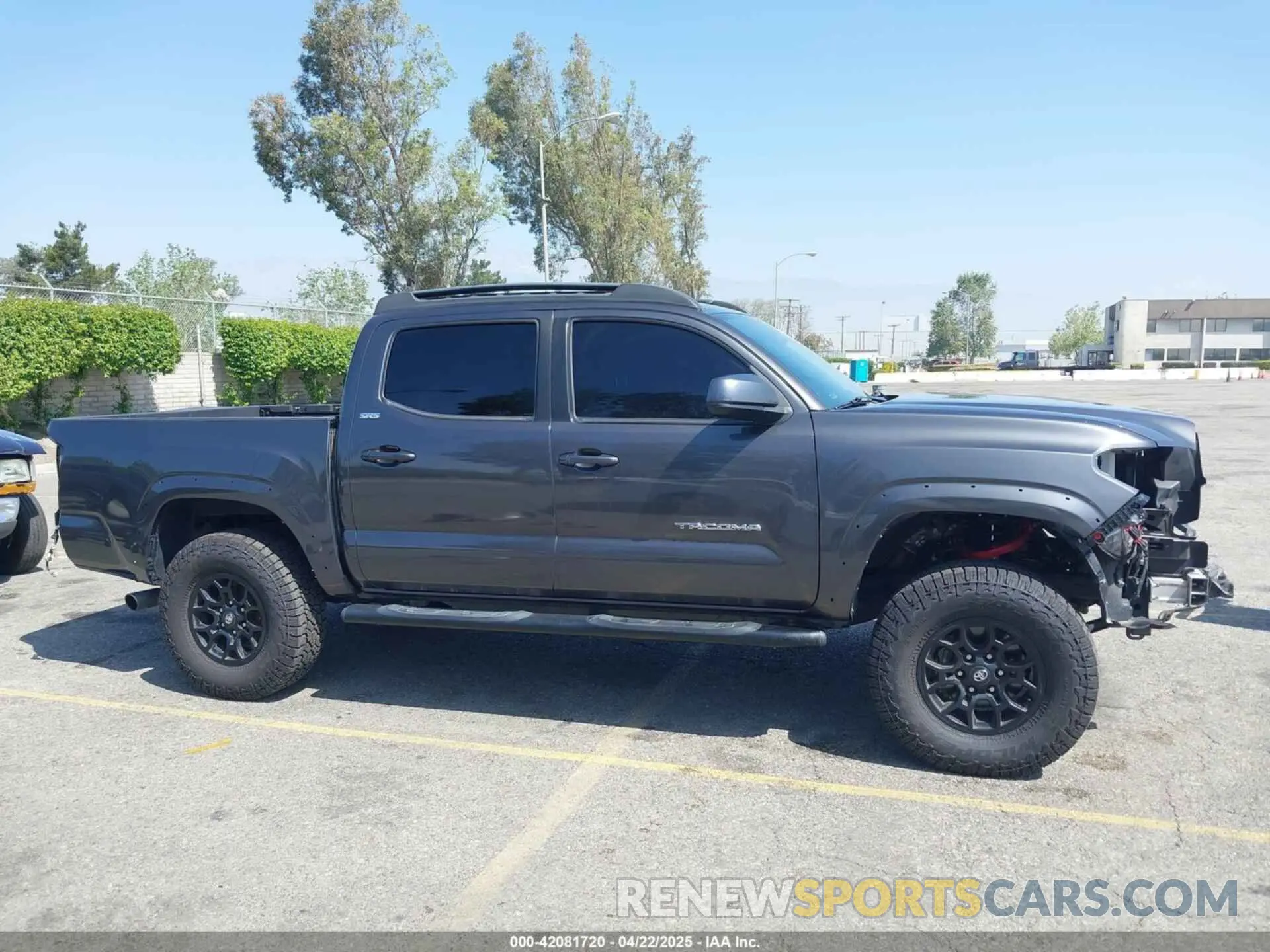 14 fotografías del automóvil dañado 5TFAZ5CN3MX112481 TOYOTA TACOMA 2021