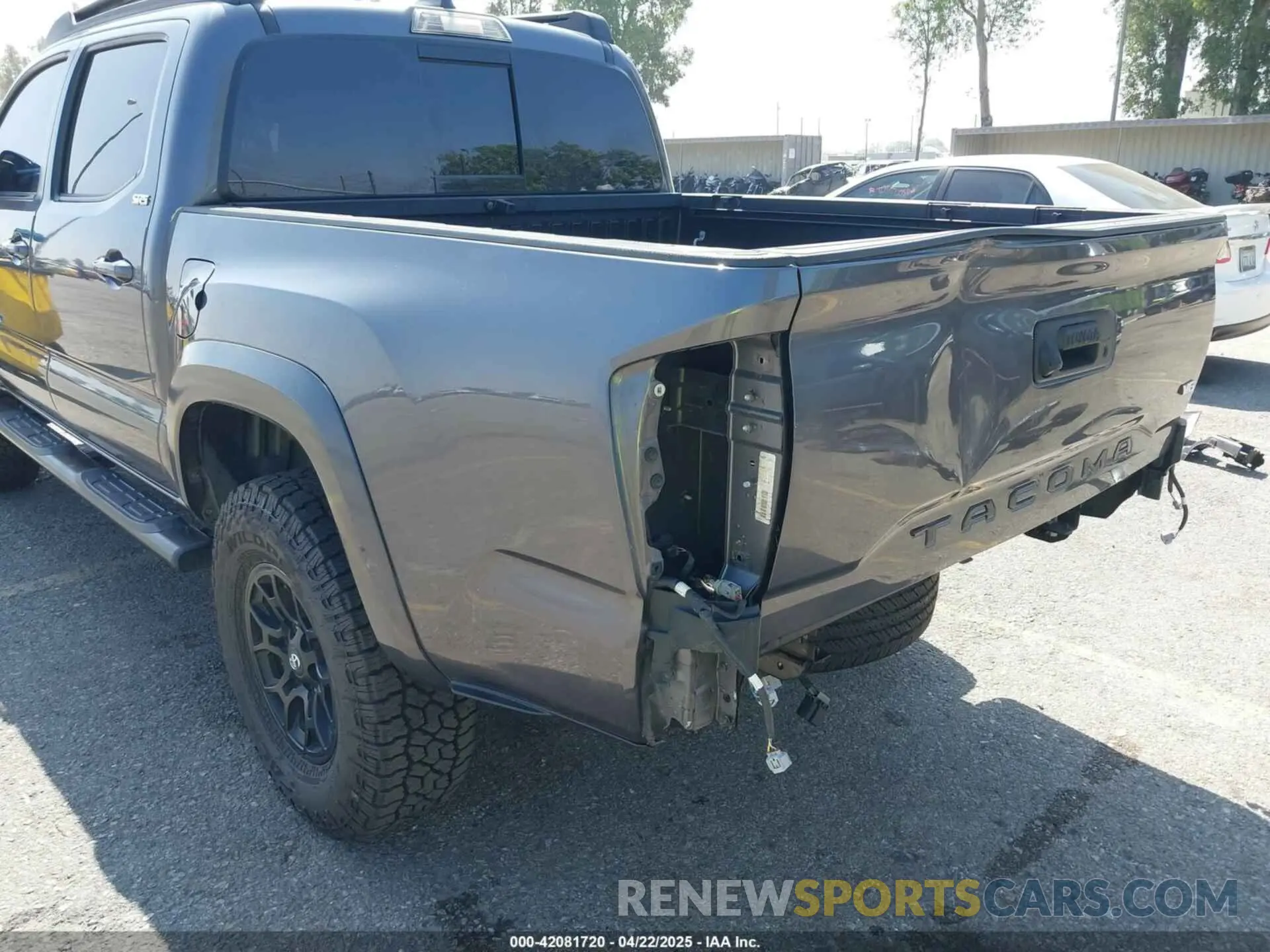 18 fotografías del automóvil dañado 5TFAZ5CN3MX112481 TOYOTA TACOMA 2021