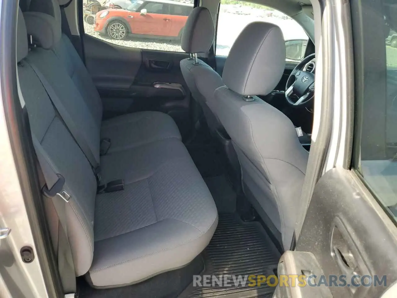 10 fotografías del automóvil dañado 5TFAZ5CN3MX118524 TOYOTA TACOMA 2021