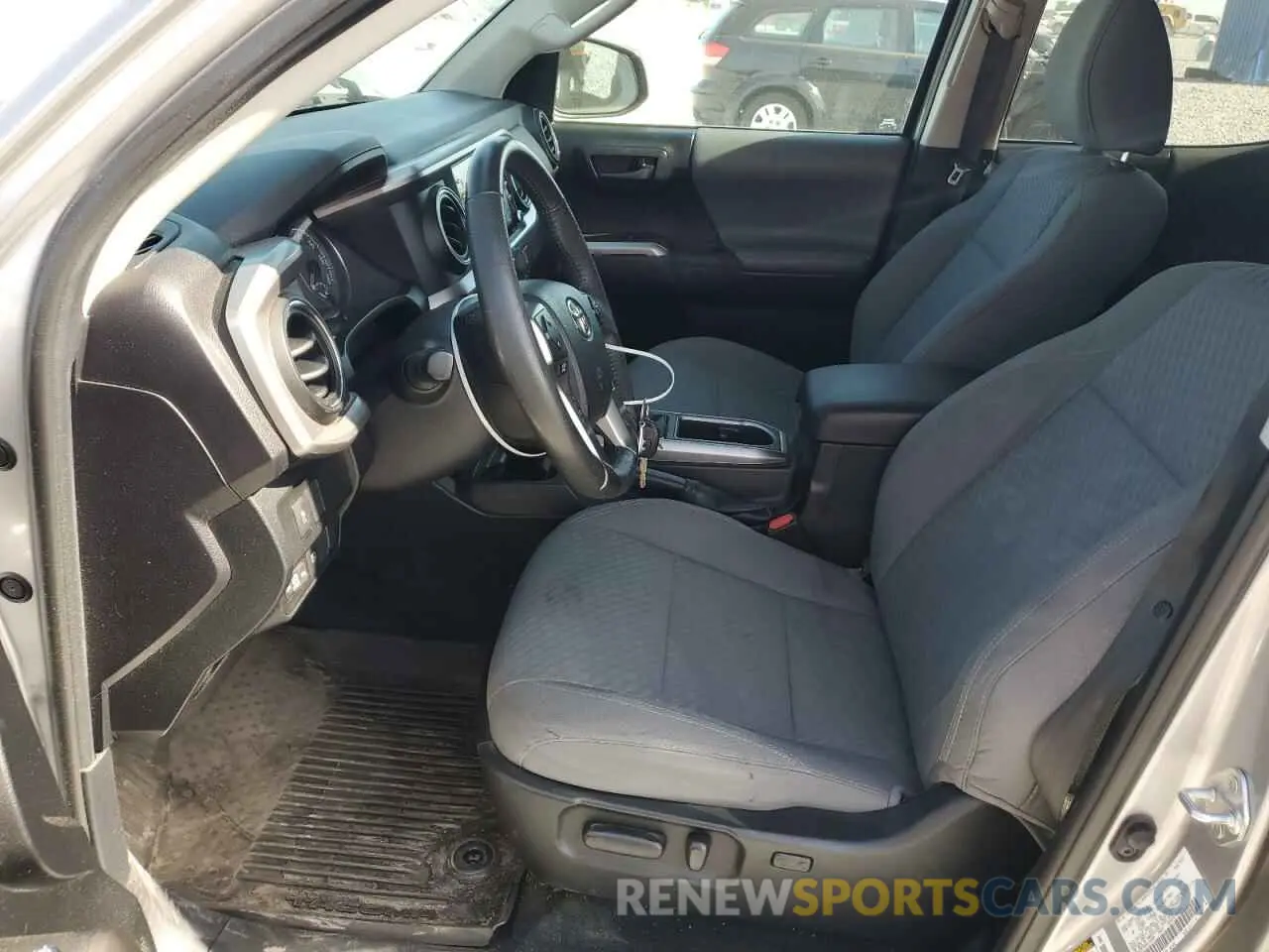 7 fotografías del automóvil dañado 5TFAZ5CN3MX118524 TOYOTA TACOMA 2021