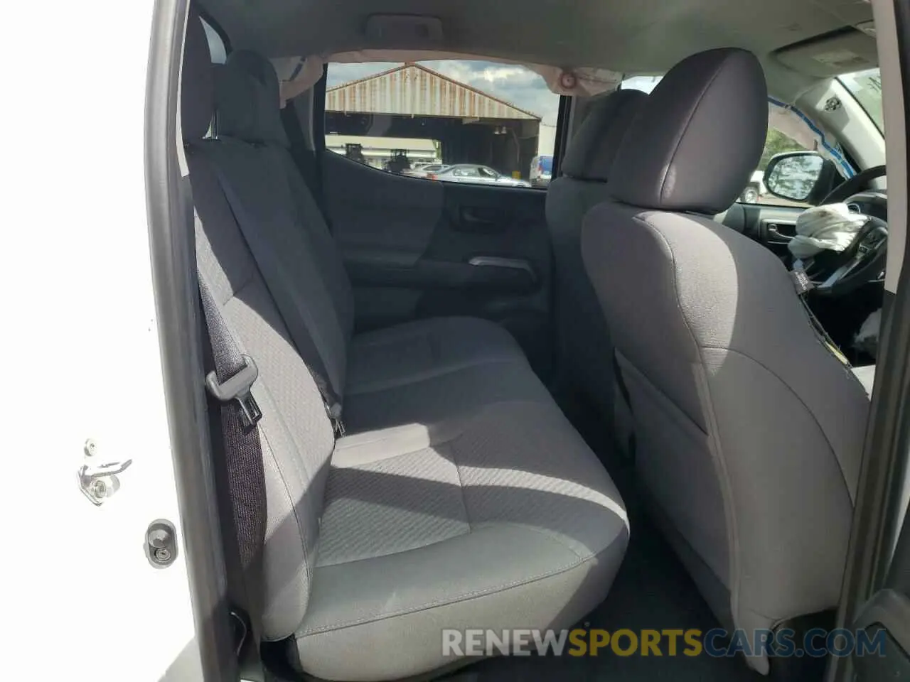 10 fotografías del automóvil dañado 5TFAZ5CN4MX101991 TOYOTA TACOMA 2021