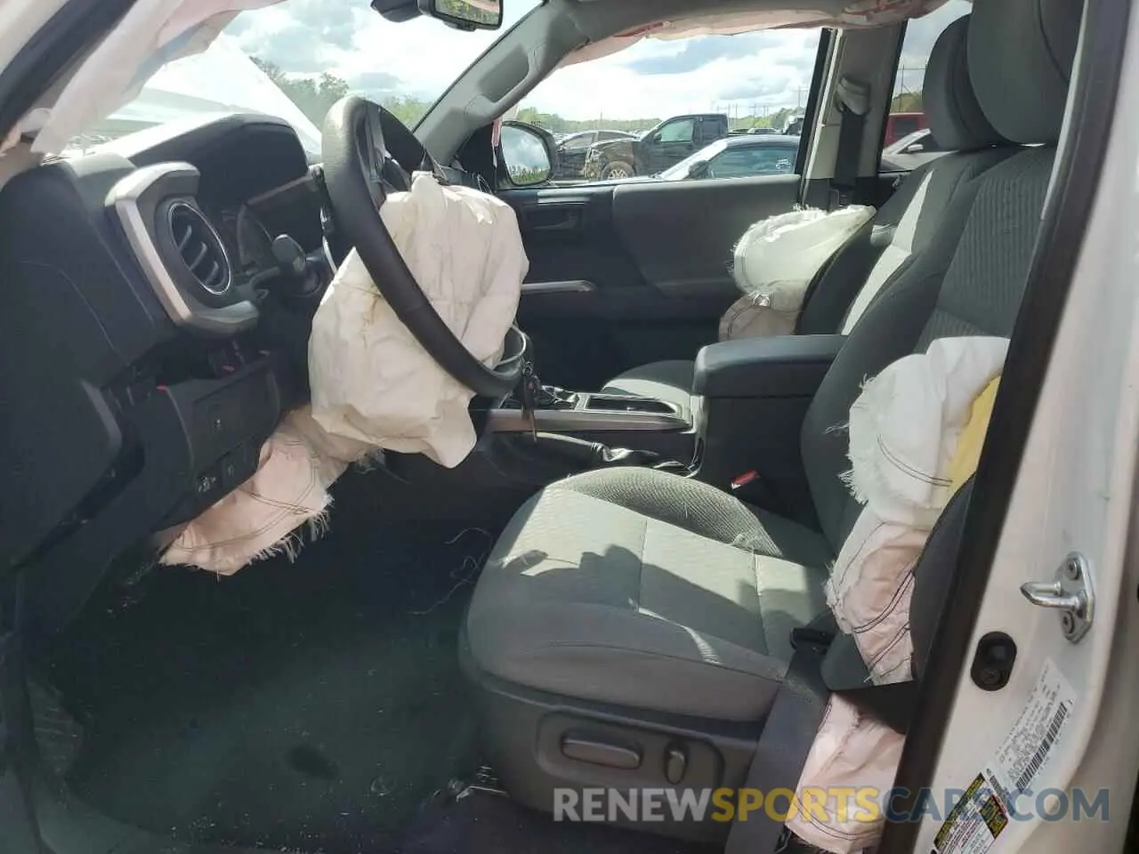 7 fotografías del automóvil dañado 5TFAZ5CN4MX101991 TOYOTA TACOMA 2021