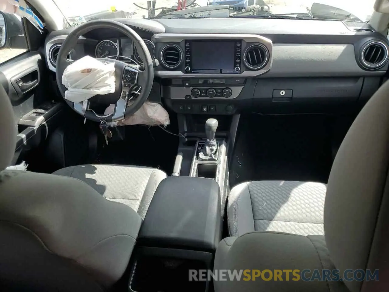 8 fotografías del automóvil dañado 5TFAZ5CN4MX101991 TOYOTA TACOMA 2021