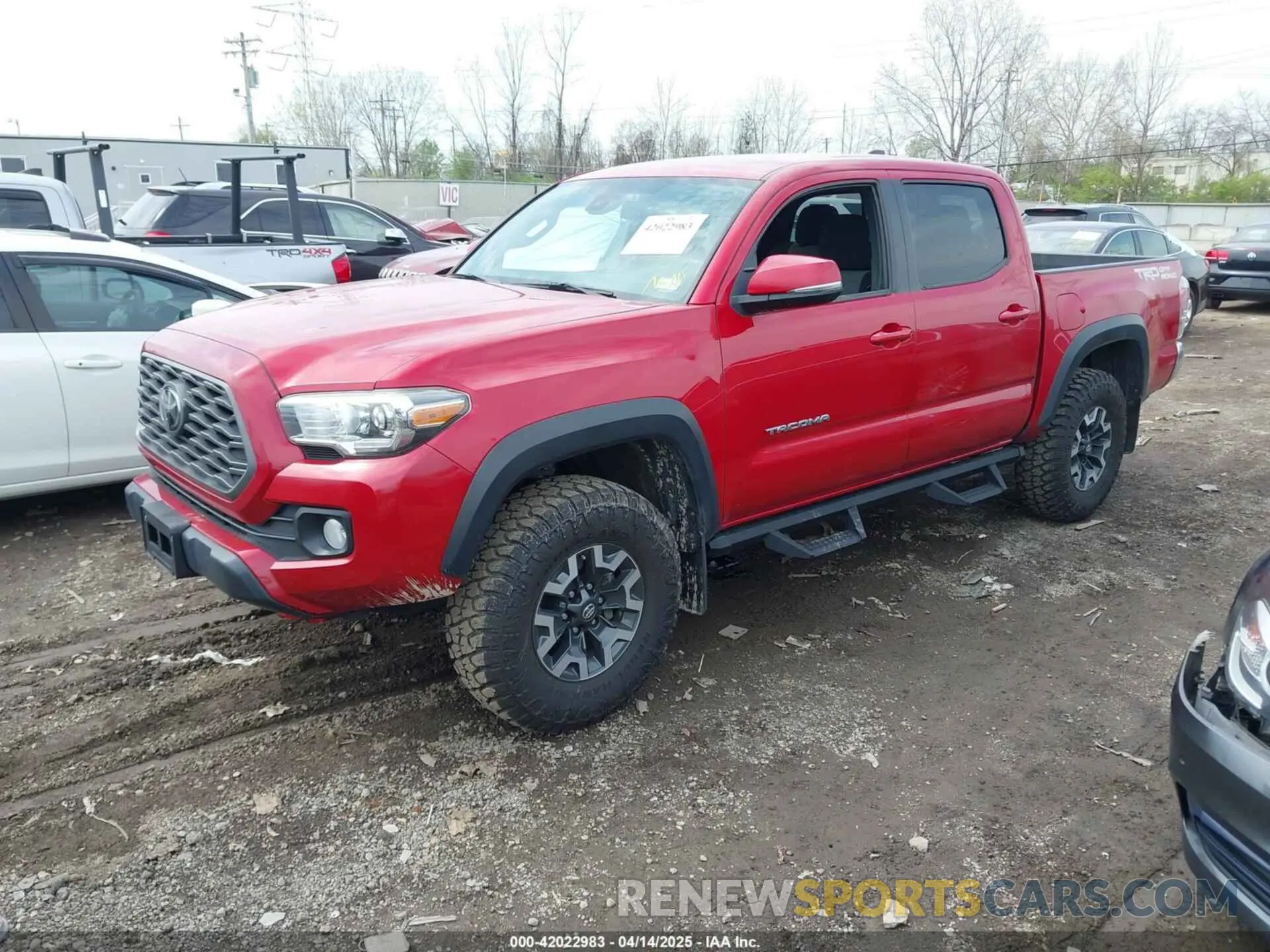 2 fotografías del automóvil dañado 5TFAZ5CN4MX105846 TOYOTA TACOMA 2021
