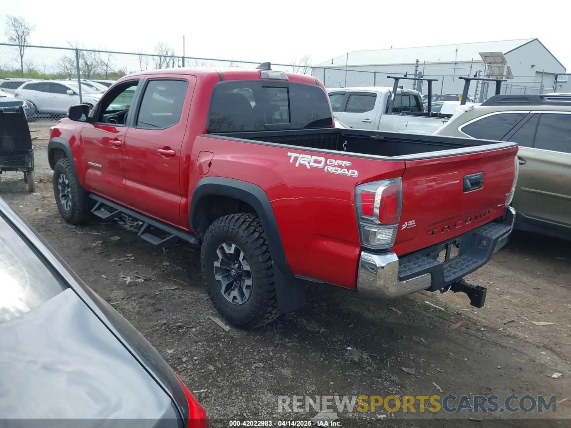 3 fotografías del automóvil dañado 5TFAZ5CN4MX105846 TOYOTA TACOMA 2021