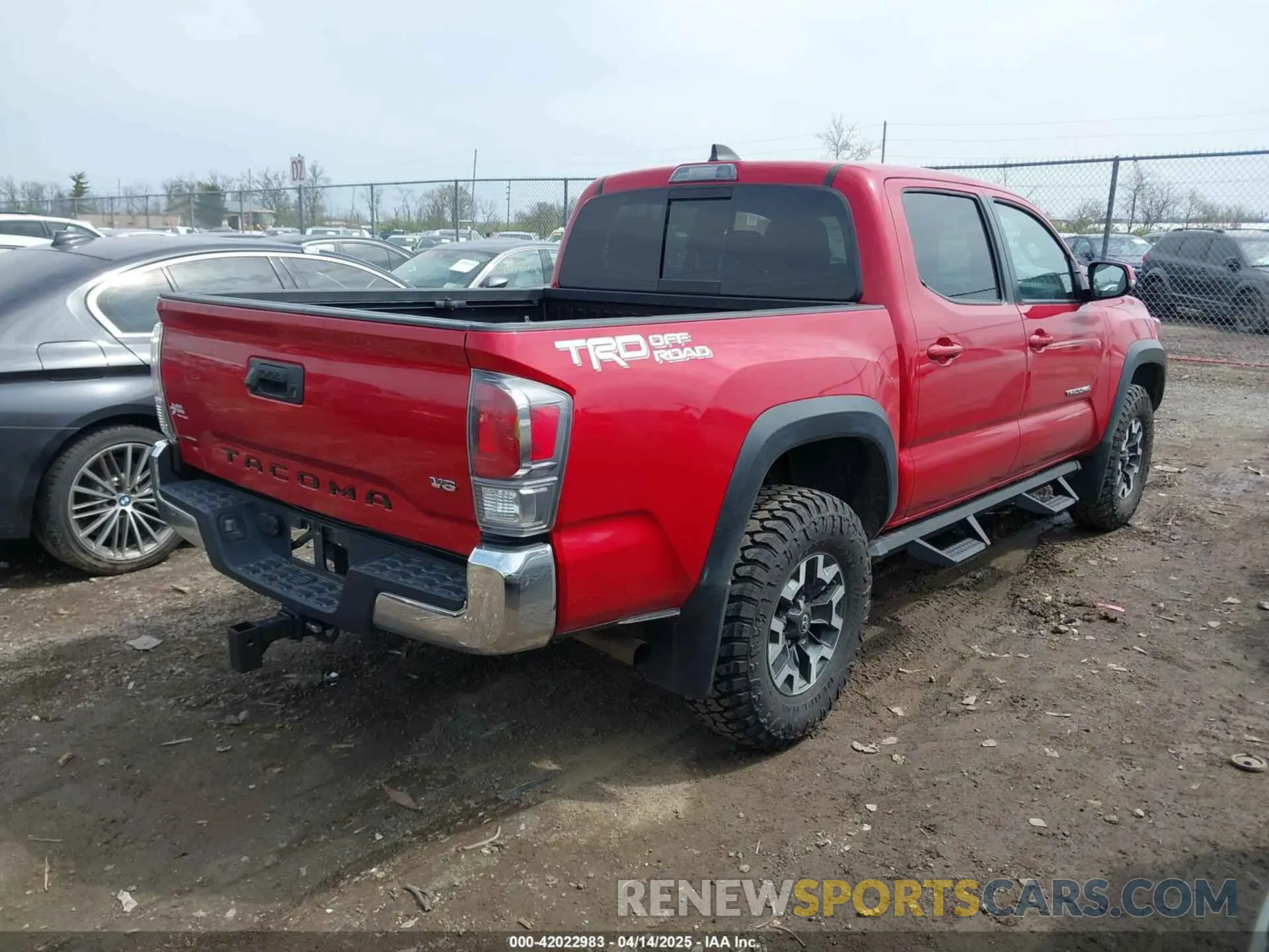 4 fotografías del automóvil dañado 5TFAZ5CN4MX105846 TOYOTA TACOMA 2021