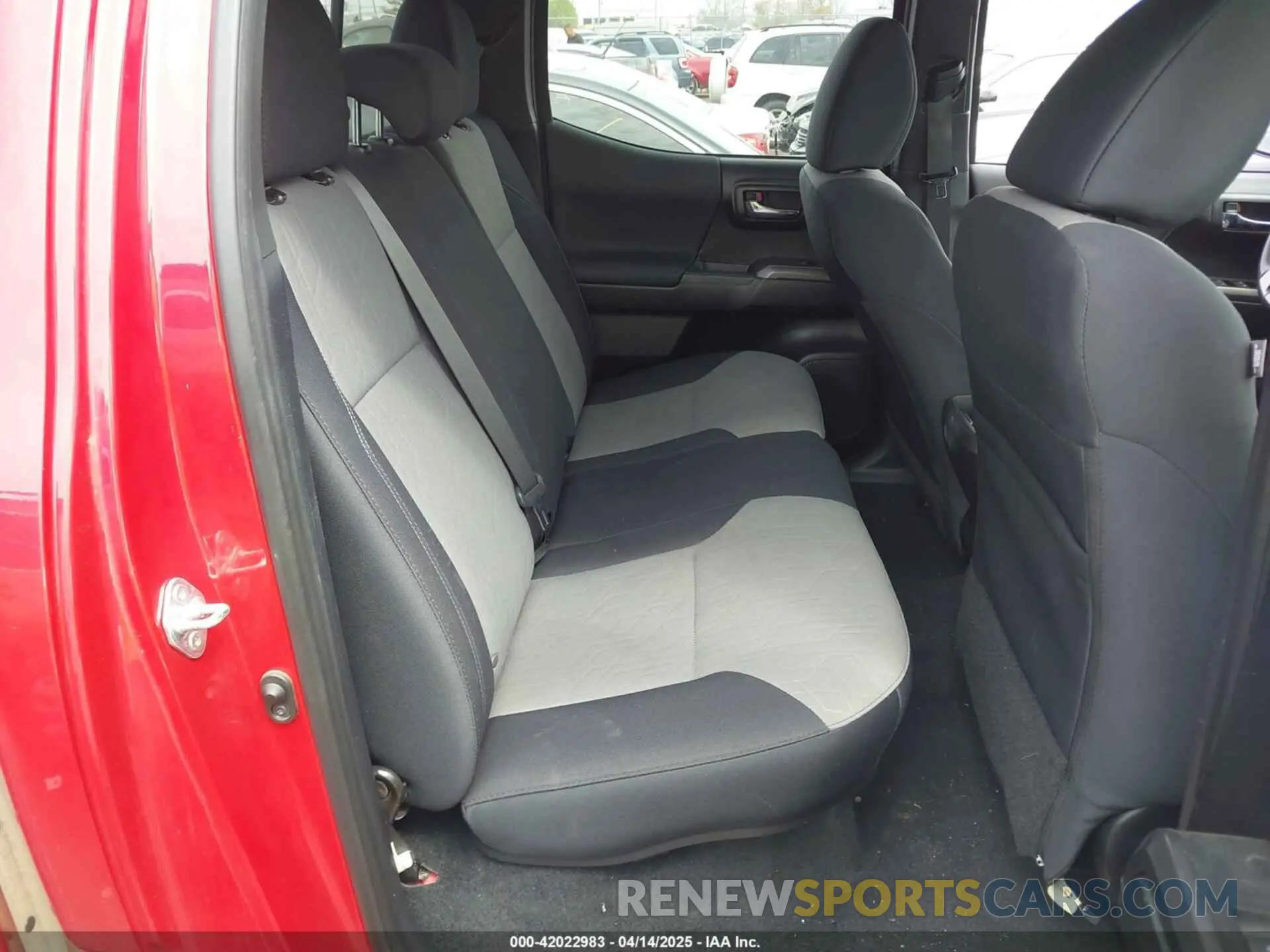 8 fotografías del automóvil dañado 5TFAZ5CN4MX105846 TOYOTA TACOMA 2021