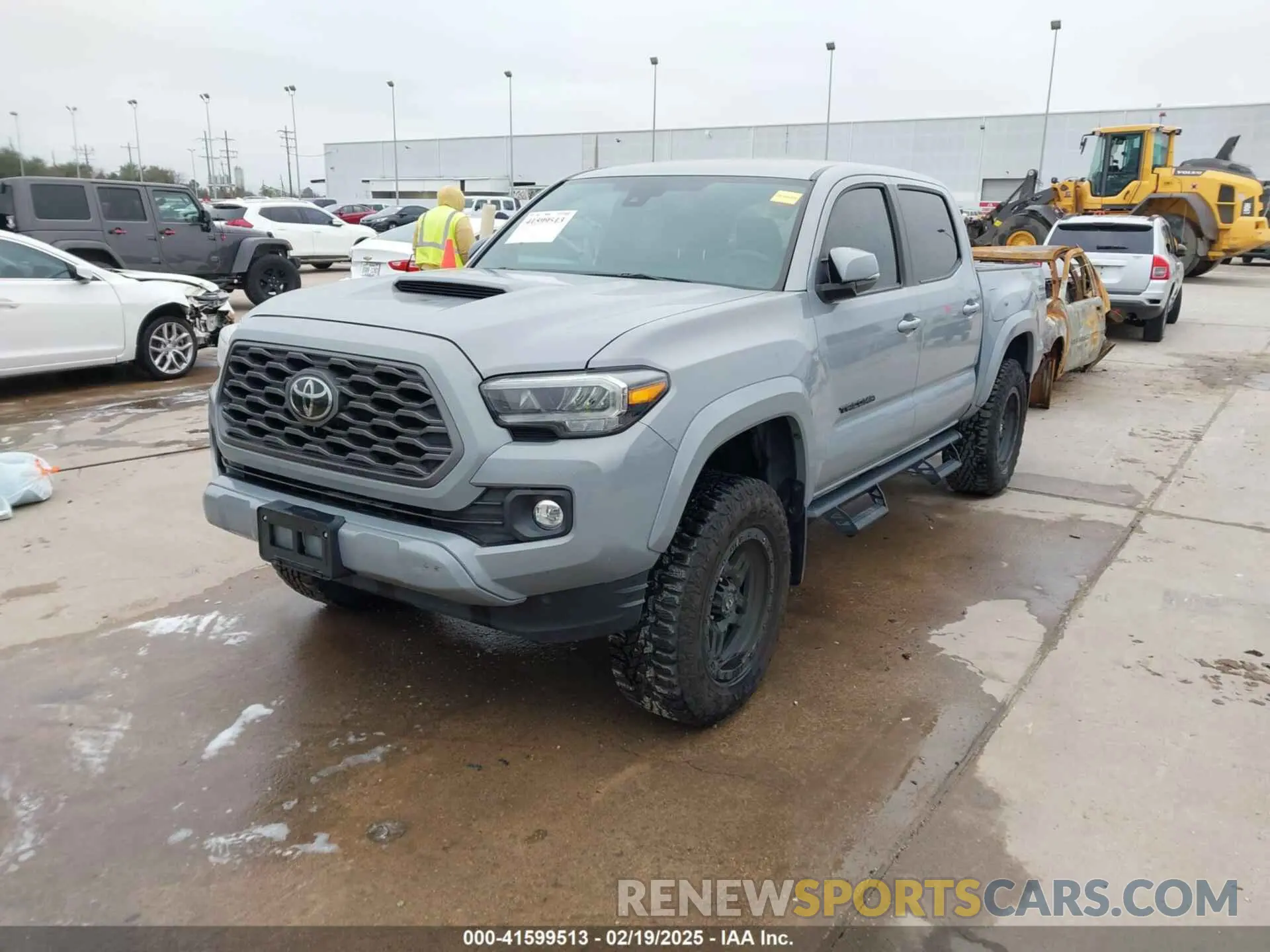 2 fotografías del automóvil dañado 5TFAZ5CN4MX107189 TOYOTA TACOMA 2021