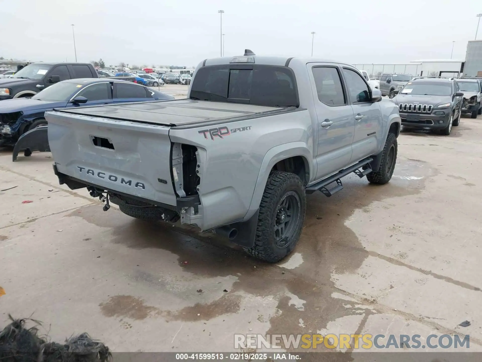4 fotografías del automóvil dañado 5TFAZ5CN4MX107189 TOYOTA TACOMA 2021