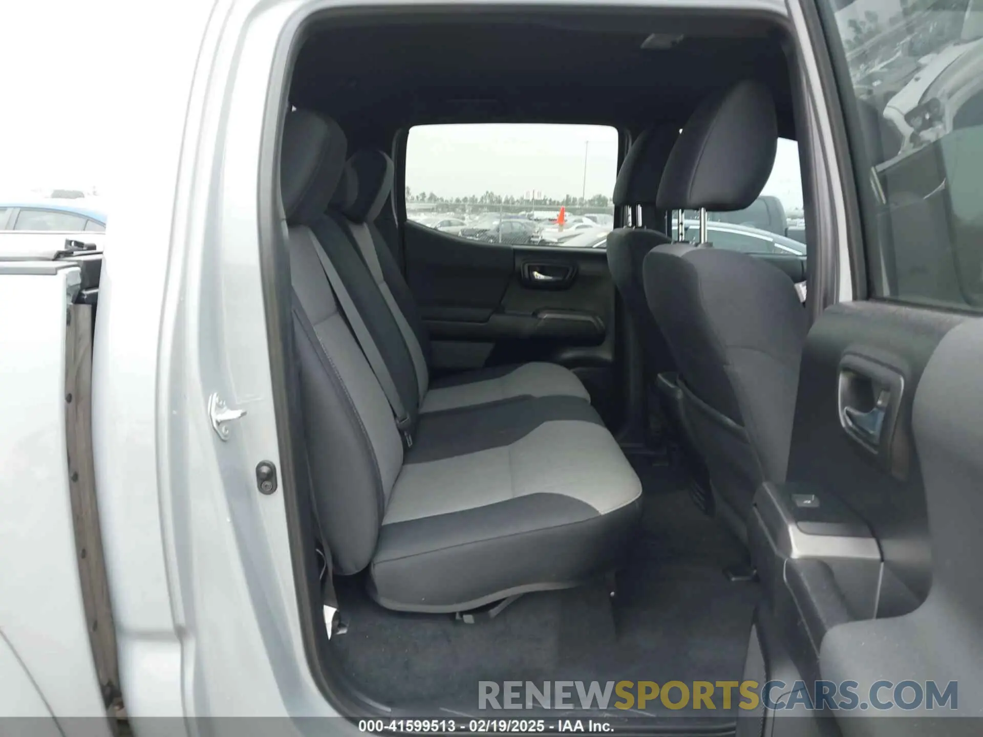 8 fotografías del automóvil dañado 5TFAZ5CN4MX107189 TOYOTA TACOMA 2021