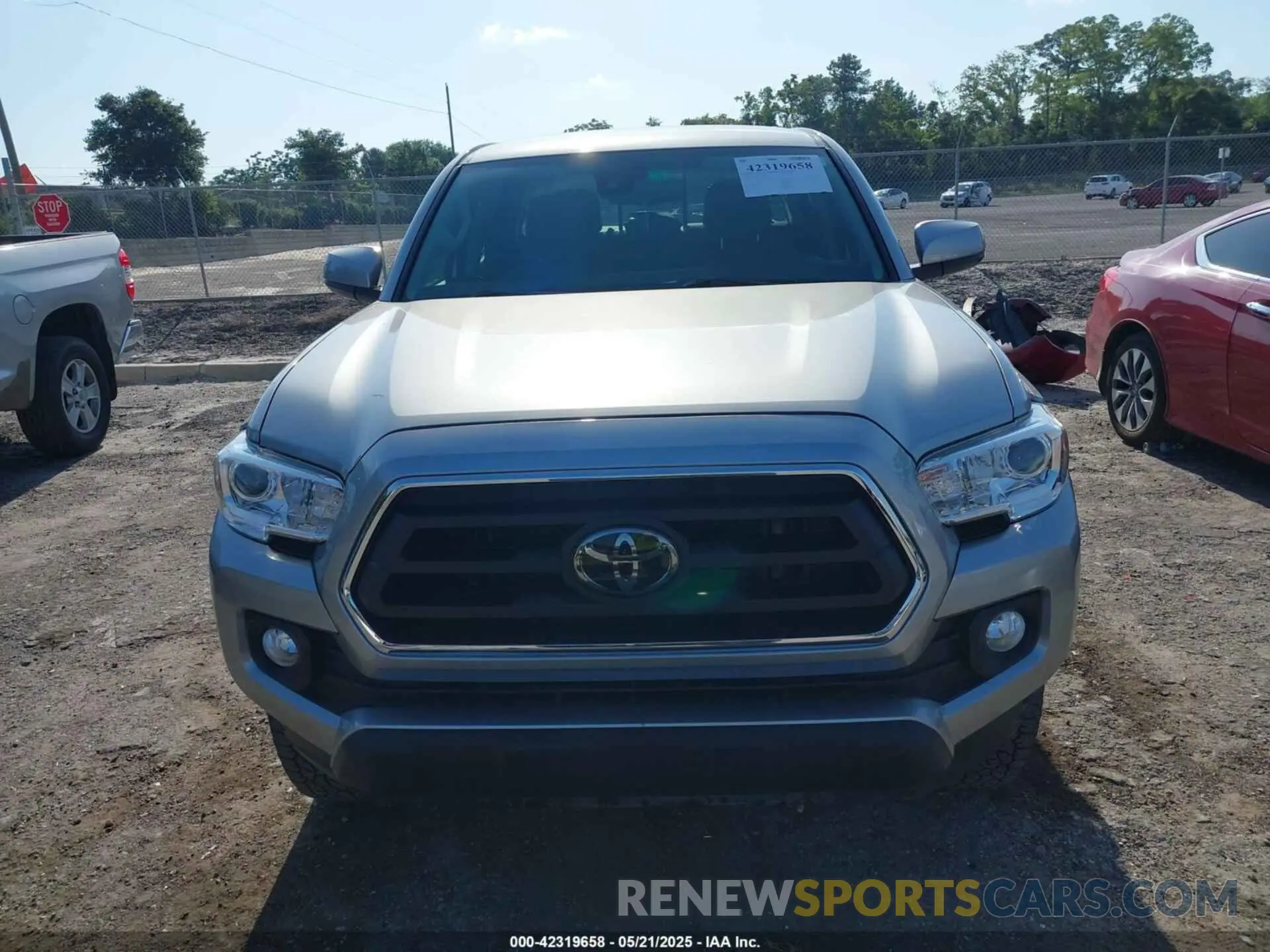 12 fotografías del automóvil dañado 5TFAZ5CN4MX108021 TOYOTA TACOMA 2021