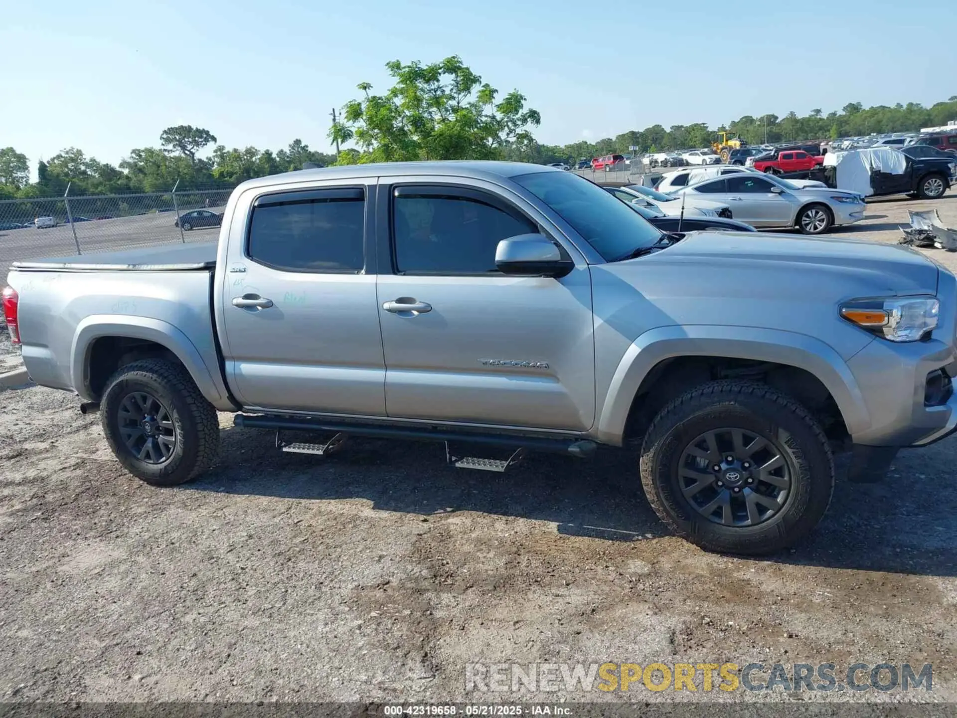 13 fotografías del automóvil dañado 5TFAZ5CN4MX108021 TOYOTA TACOMA 2021