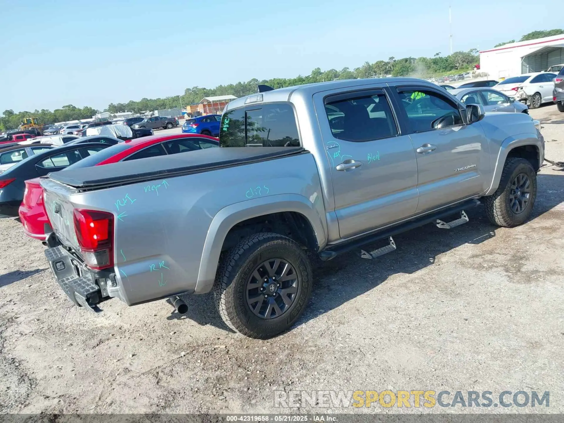 4 fotografías del automóvil dañado 5TFAZ5CN4MX108021 TOYOTA TACOMA 2021