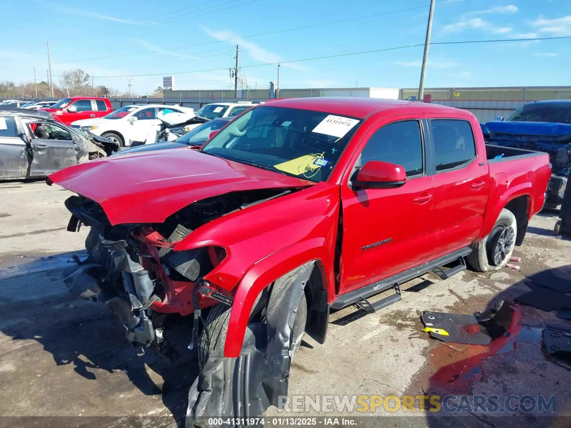 2 fotografías del automóvil dañado 5TFAZ5CN4MX114420 TOYOTA TACOMA 2021