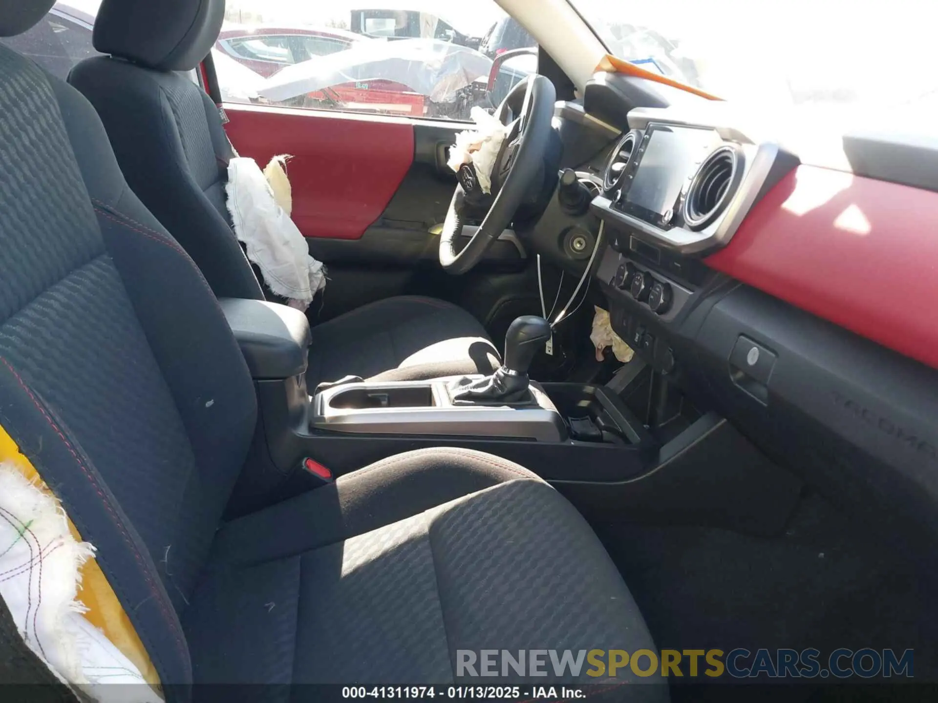 5 fotografías del automóvil dañado 5TFAZ5CN4MX114420 TOYOTA TACOMA 2021