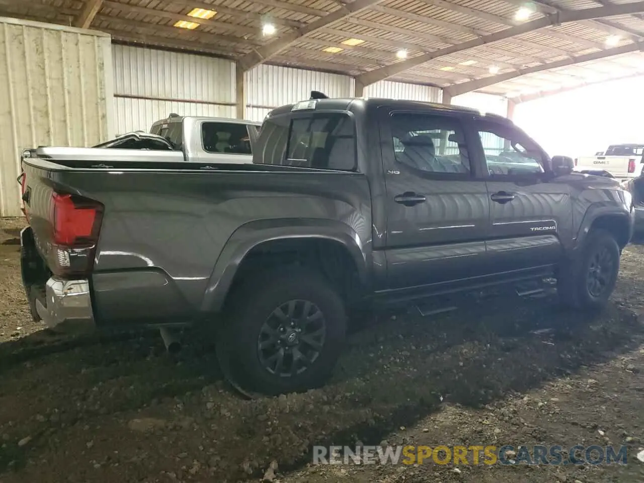 3 fotografías del automóvil dañado 5TFAZ5CN4MX116524 TOYOTA TACOMA 2021