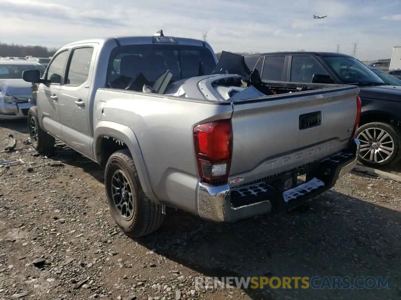 3 fotografías del automóvil dañado 5TFAZ5CN5MX096204 TOYOTA TACOMA 2021
