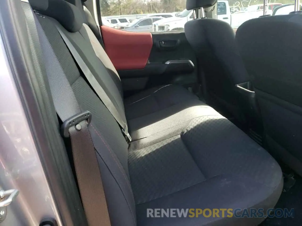 6 fotografías del automóvil dañado 5TFAZ5CN5MX096204 TOYOTA TACOMA 2021