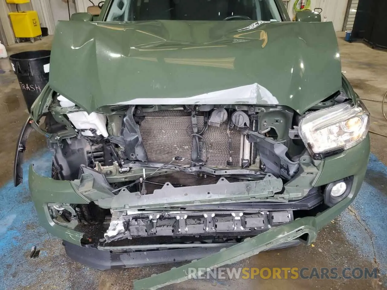 11 fotografías del automóvil dañado 5TFAZ5CN5MX096302 TOYOTA TACOMA 2021