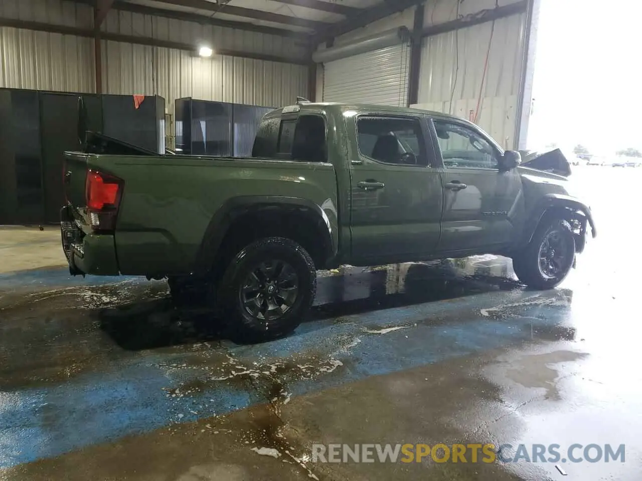 3 fotografías del automóvil dañado 5TFAZ5CN5MX096302 TOYOTA TACOMA 2021