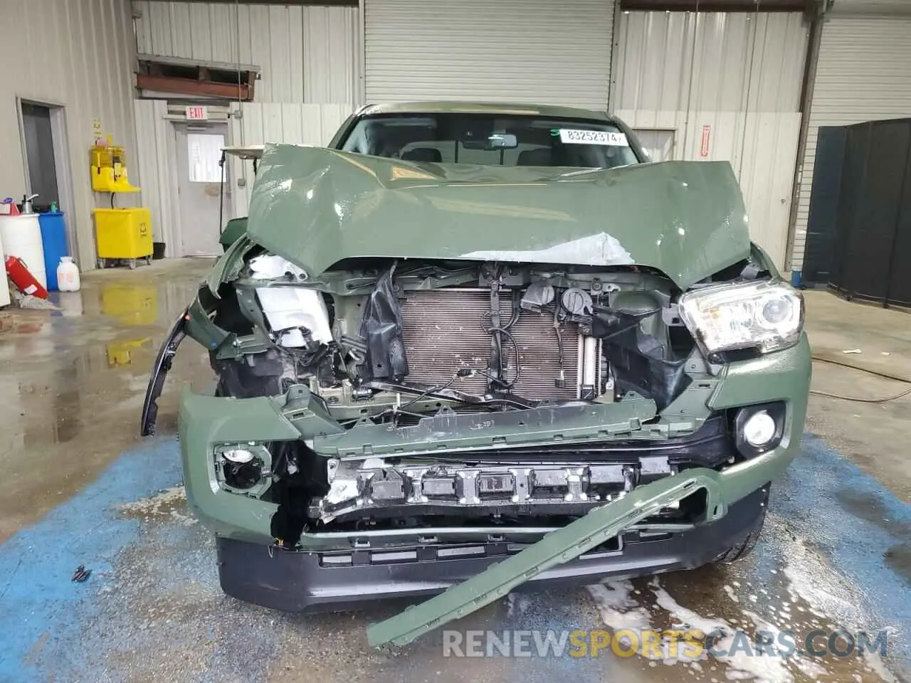 5 fotografías del automóvil dañado 5TFAZ5CN5MX096302 TOYOTA TACOMA 2021