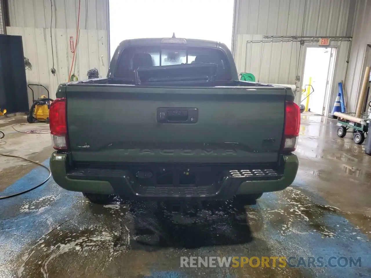 6 fotografías del automóvil dañado 5TFAZ5CN5MX096302 TOYOTA TACOMA 2021
