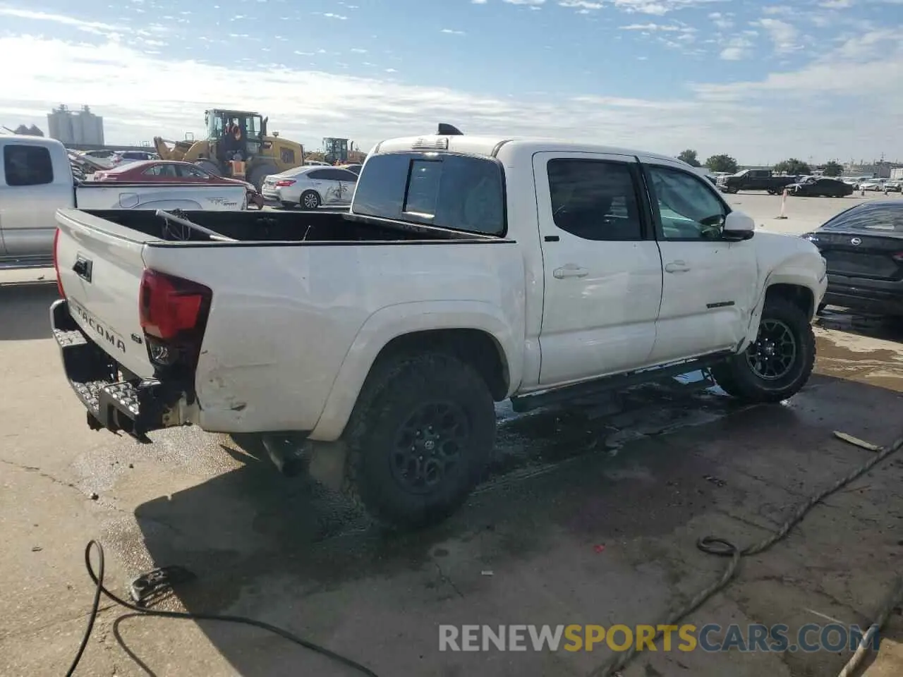 3 fotografías del automóvil dañado 5TFAZ5CN5MX104835 TOYOTA TACOMA 2021