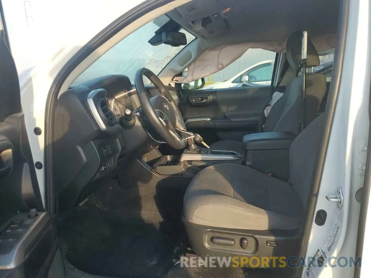 7 fotografías del automóvil dañado 5TFAZ5CN5MX104835 TOYOTA TACOMA 2021