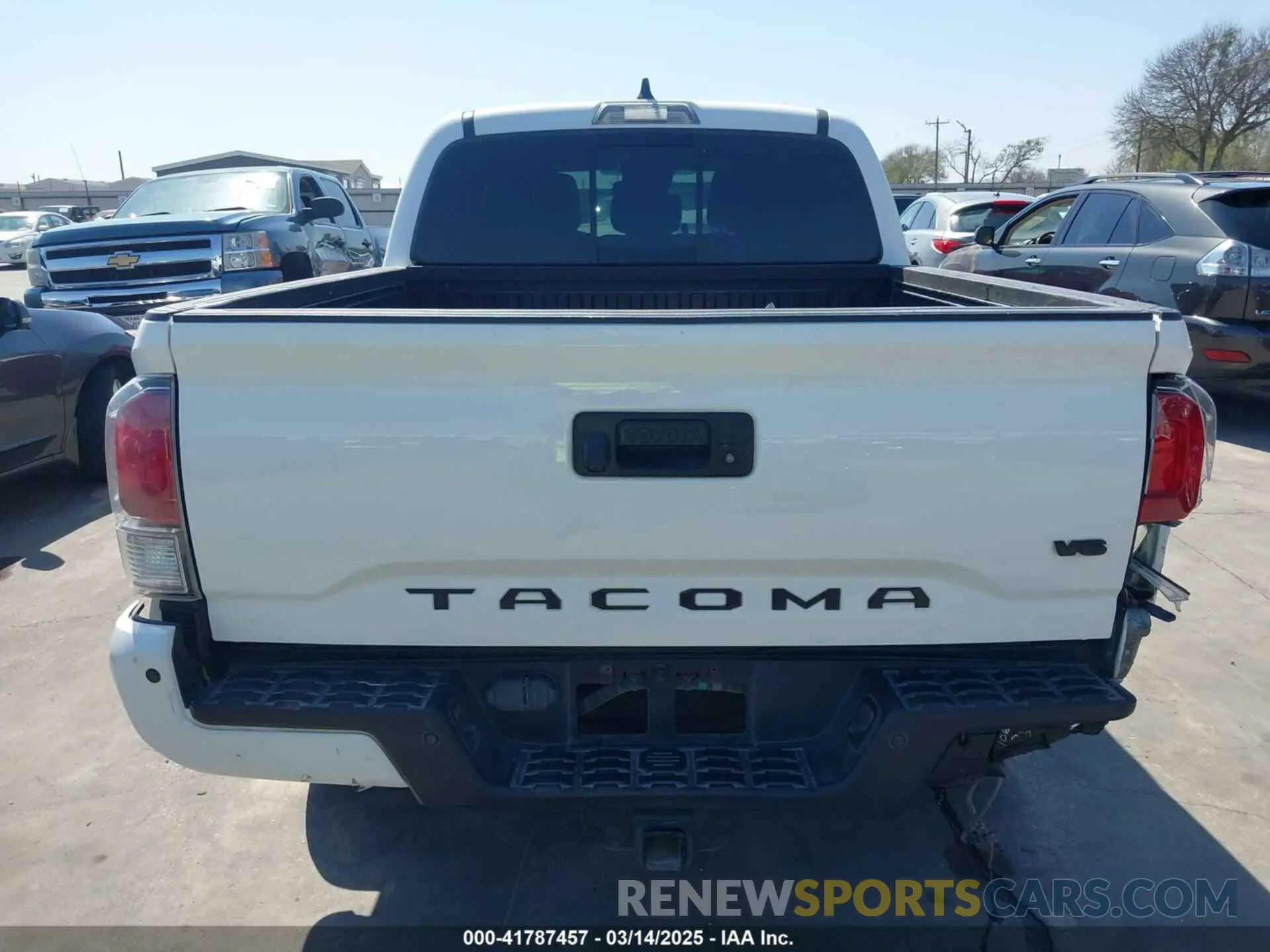 17 fotografías del automóvil dañado 5TFAZ5CN5MX107346 TOYOTA TACOMA 2021