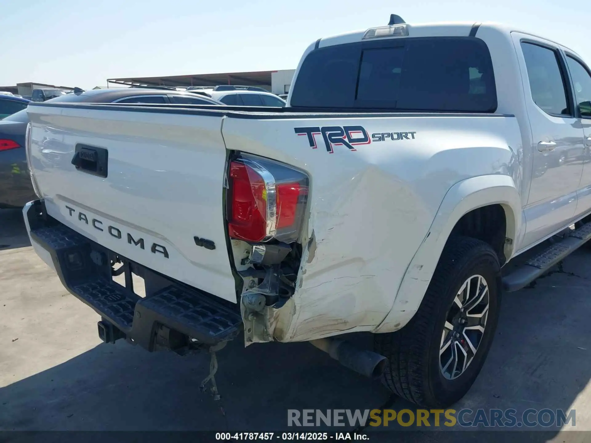 19 fotografías del automóvil dañado 5TFAZ5CN5MX107346 TOYOTA TACOMA 2021