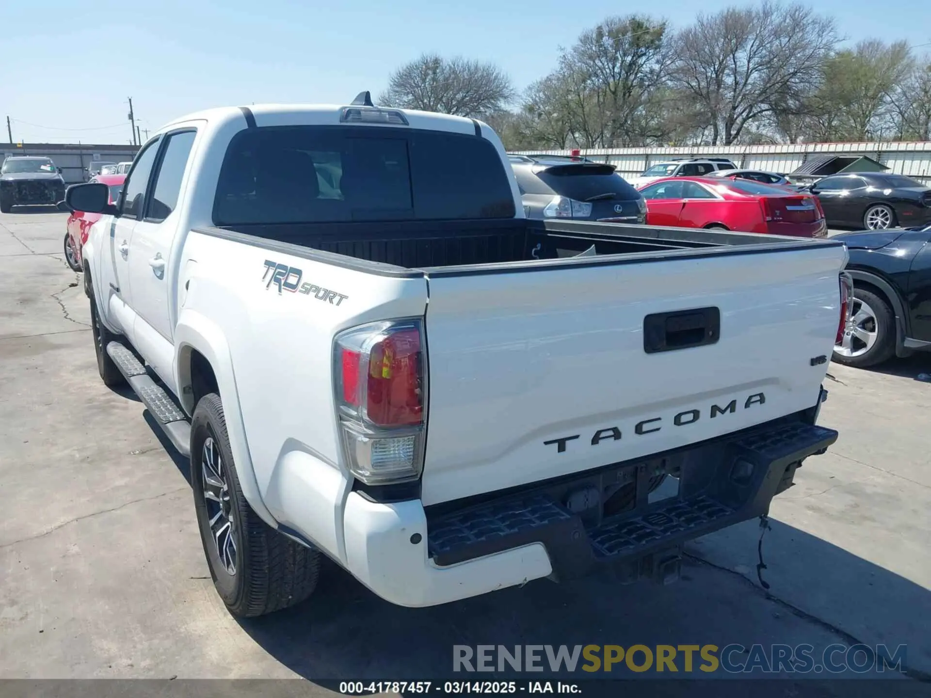 3 fotografías del automóvil dañado 5TFAZ5CN5MX107346 TOYOTA TACOMA 2021