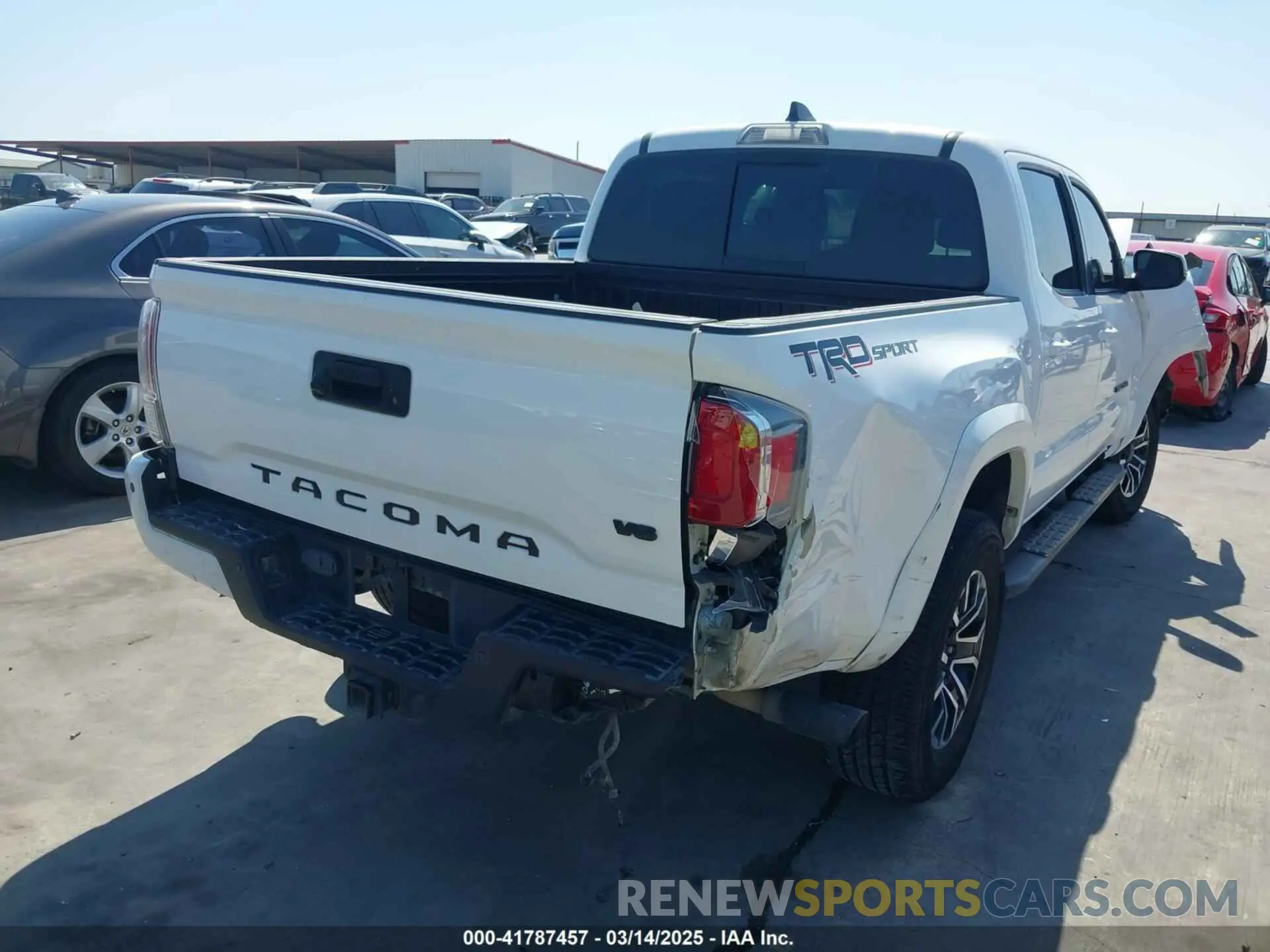 4 fotografías del automóvil dañado 5TFAZ5CN5MX107346 TOYOTA TACOMA 2021