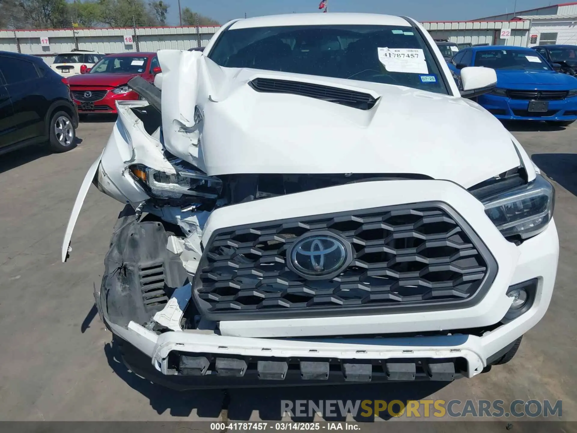 6 fotografías del automóvil dañado 5TFAZ5CN5MX107346 TOYOTA TACOMA 2021