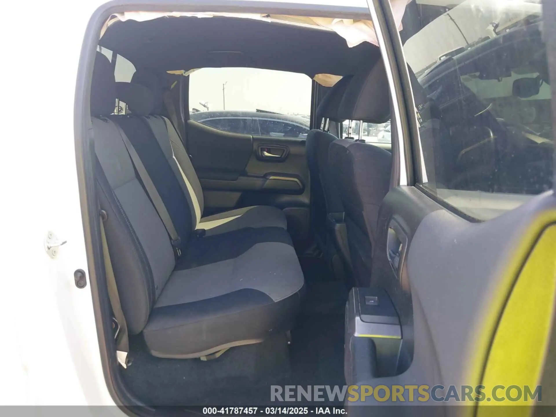 8 fotografías del automóvil dañado 5TFAZ5CN5MX107346 TOYOTA TACOMA 2021