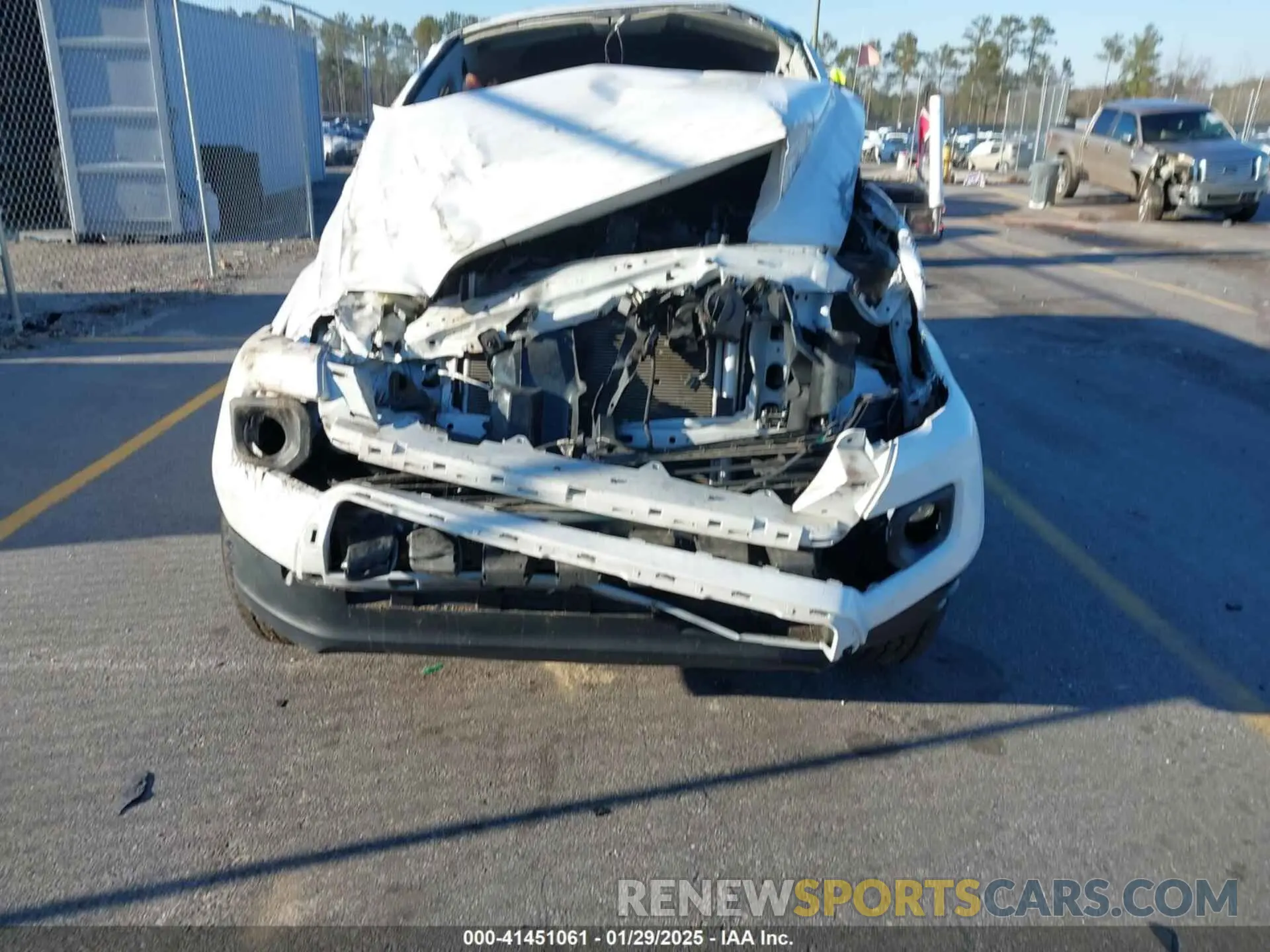 12 fotografías del automóvil dañado 5TFAZ5CN5MX107993 TOYOTA TACOMA 2021