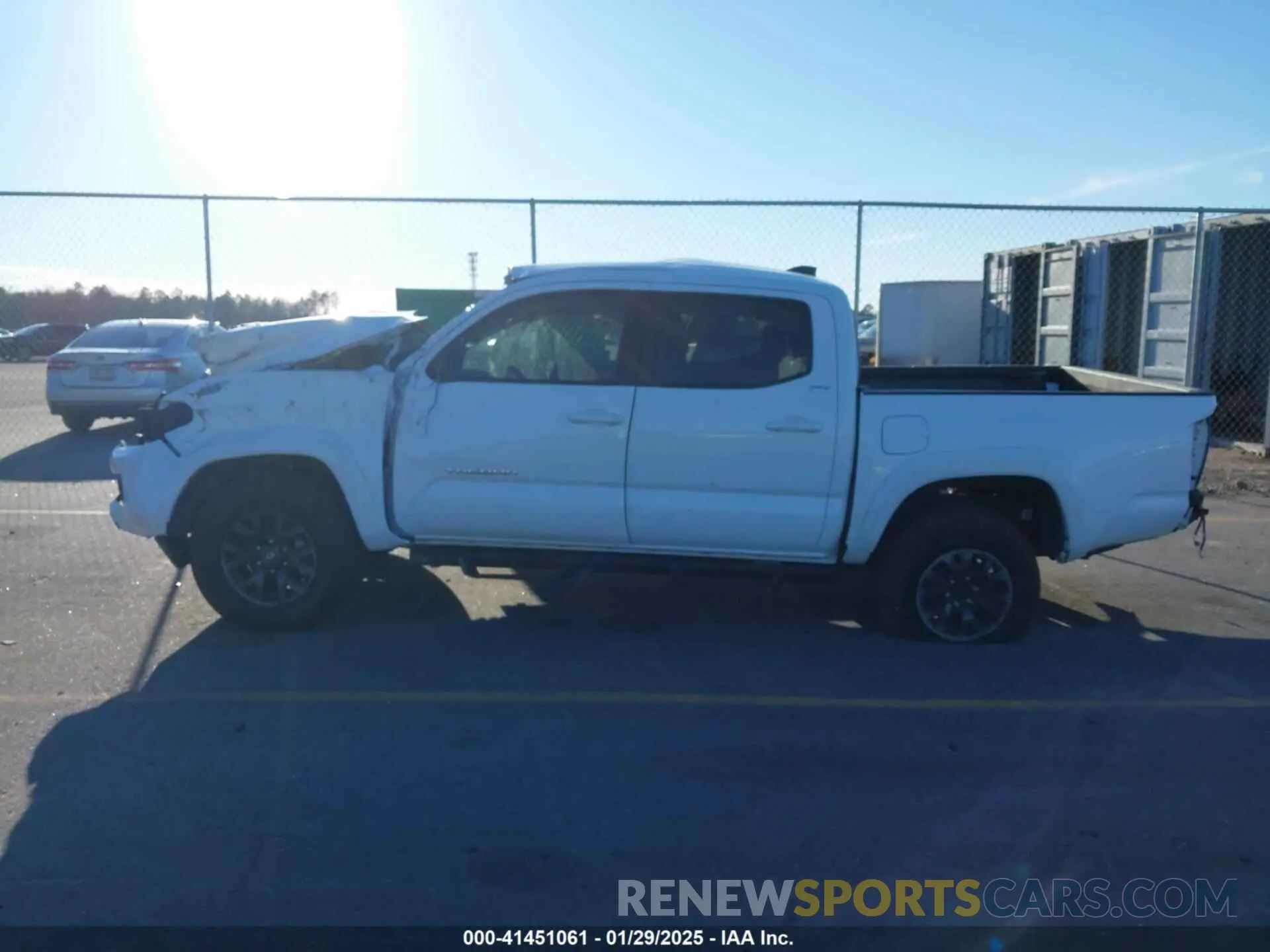 14 fotografías del automóvil dañado 5TFAZ5CN5MX107993 TOYOTA TACOMA 2021