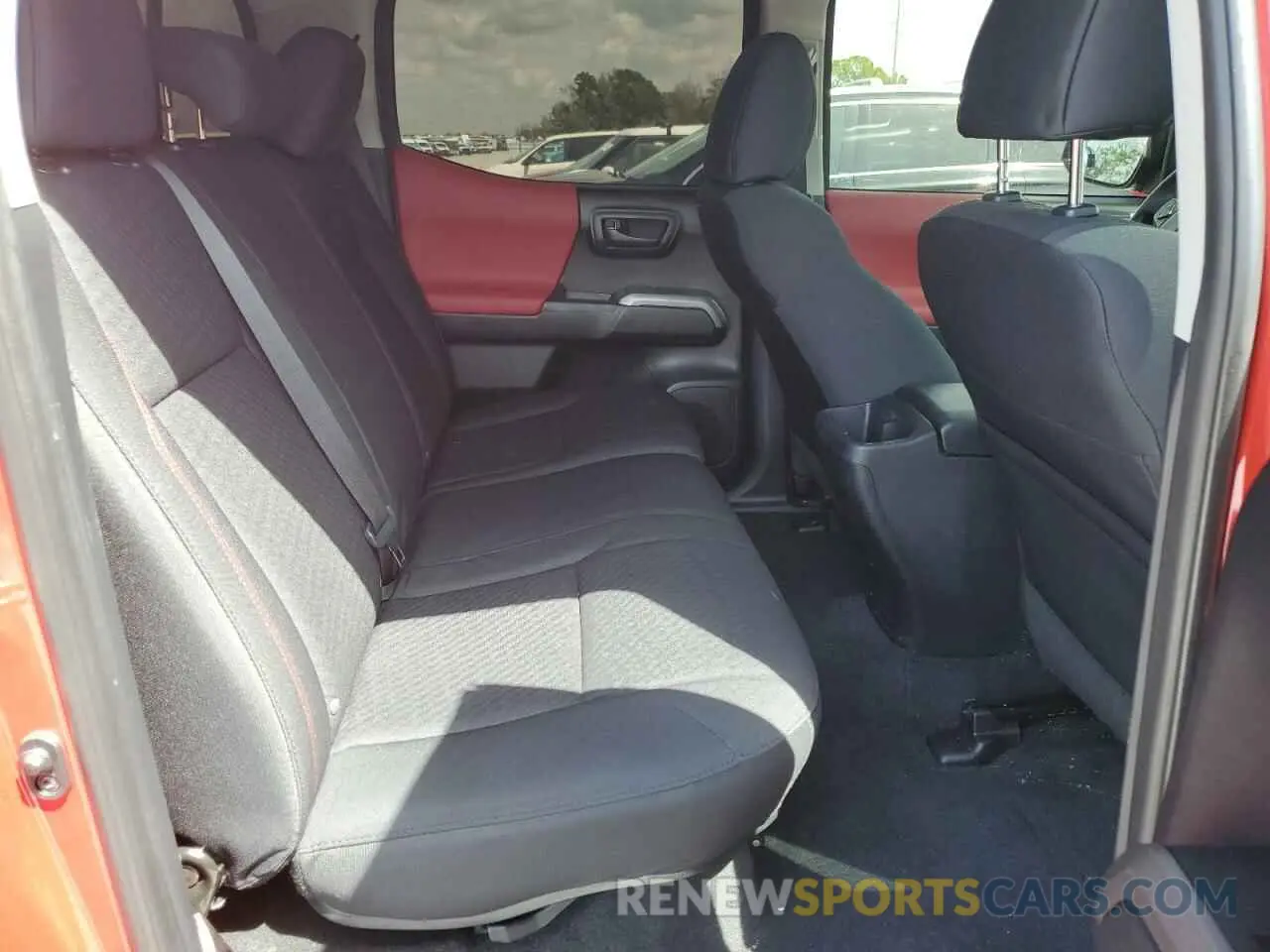 10 fotografías del automóvil dañado 5TFAZ5CN6MX097409 TOYOTA TACOMA 2021