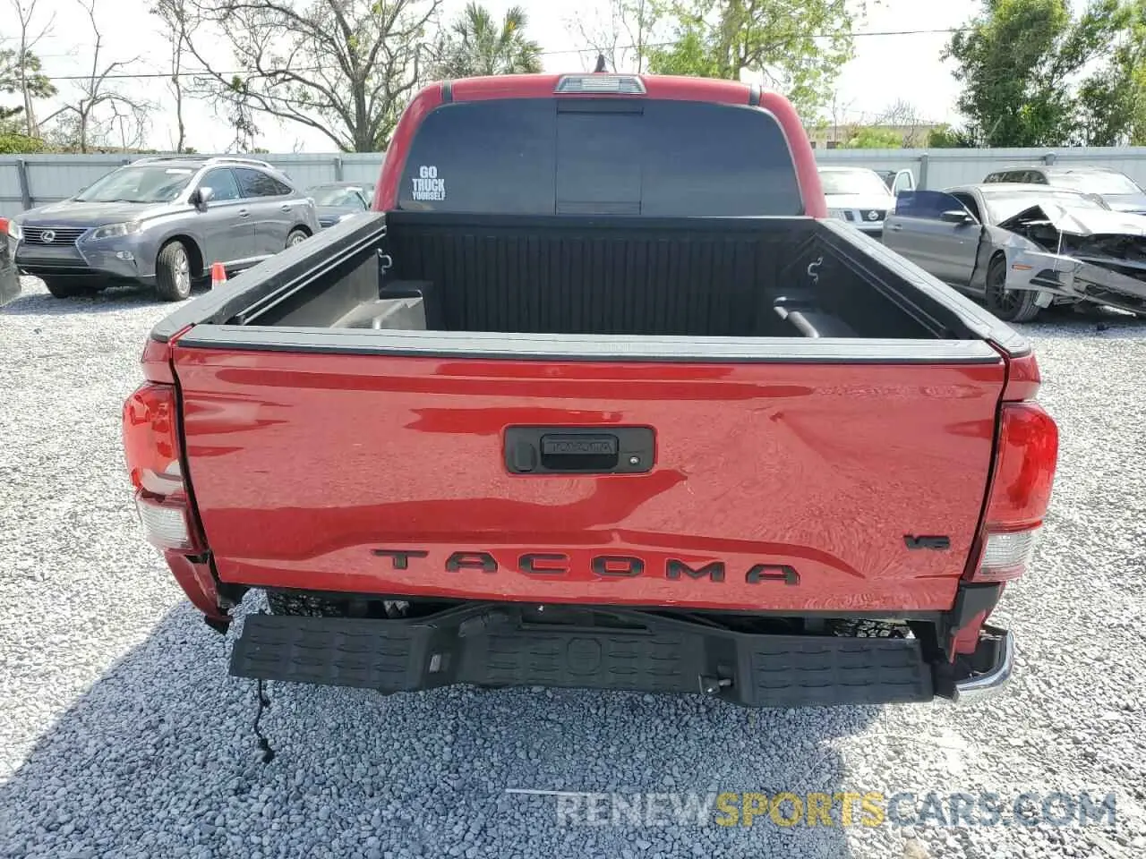 6 fotografías del automóvil dañado 5TFAZ5CN6MX097409 TOYOTA TACOMA 2021