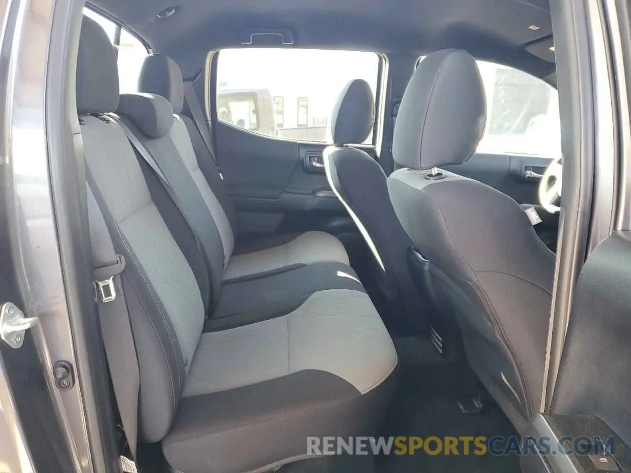 10 fotografías del automóvil dañado 5TFAZ5CN6MX103340 TOYOTA TACOMA 2021