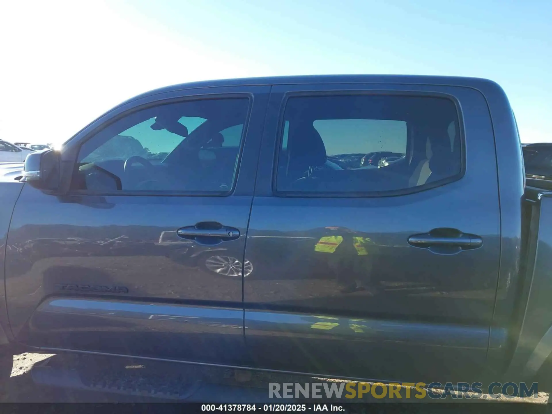 14 fotografías del automóvil dañado 5TFAZ5CN6MX112104 TOYOTA TACOMA 2021
