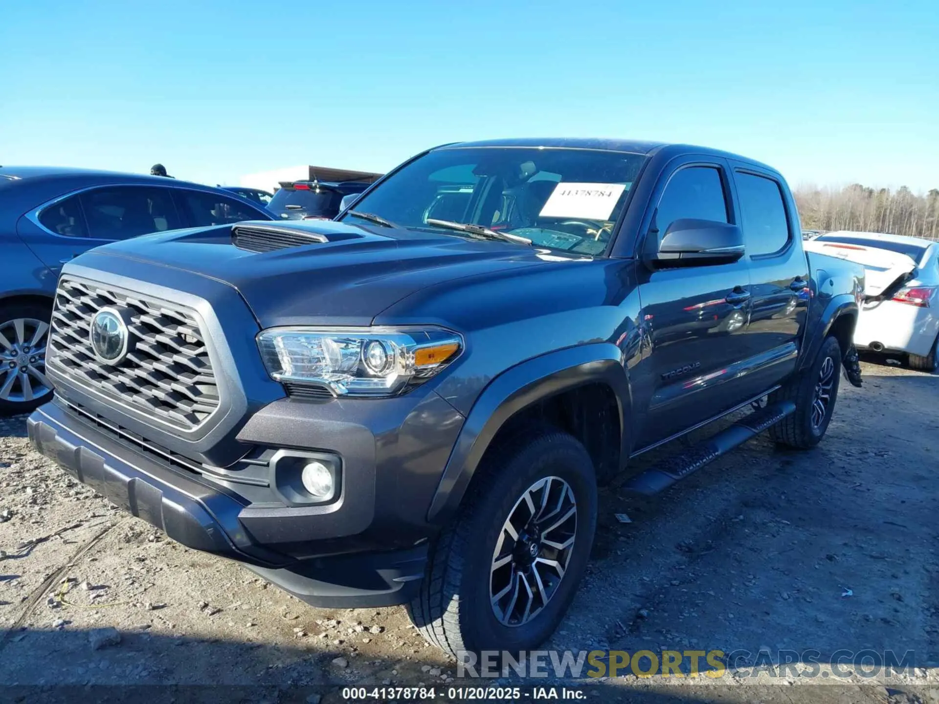 2 fotografías del automóvil dañado 5TFAZ5CN6MX112104 TOYOTA TACOMA 2021