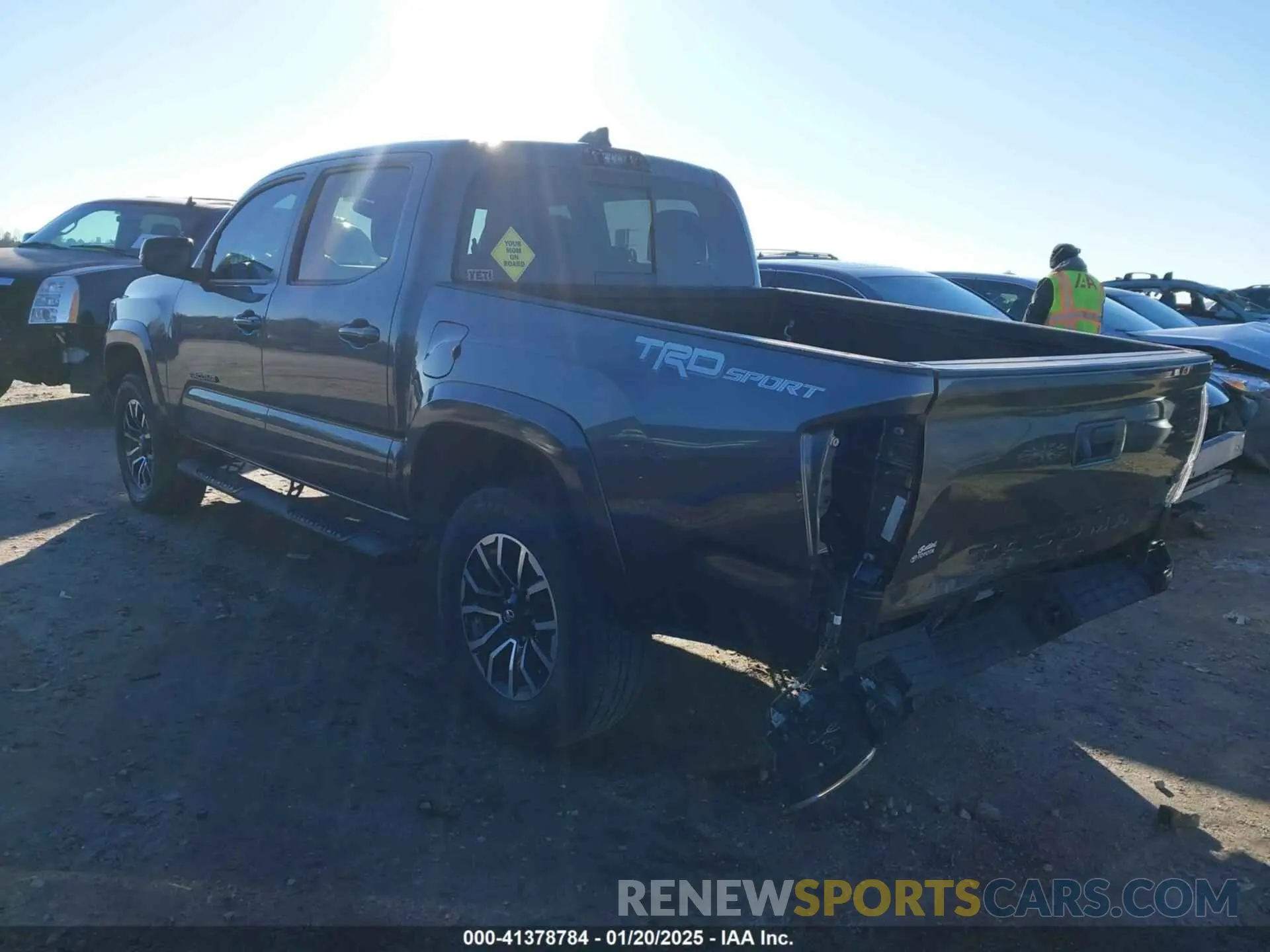 3 fotografías del automóvil dañado 5TFAZ5CN6MX112104 TOYOTA TACOMA 2021