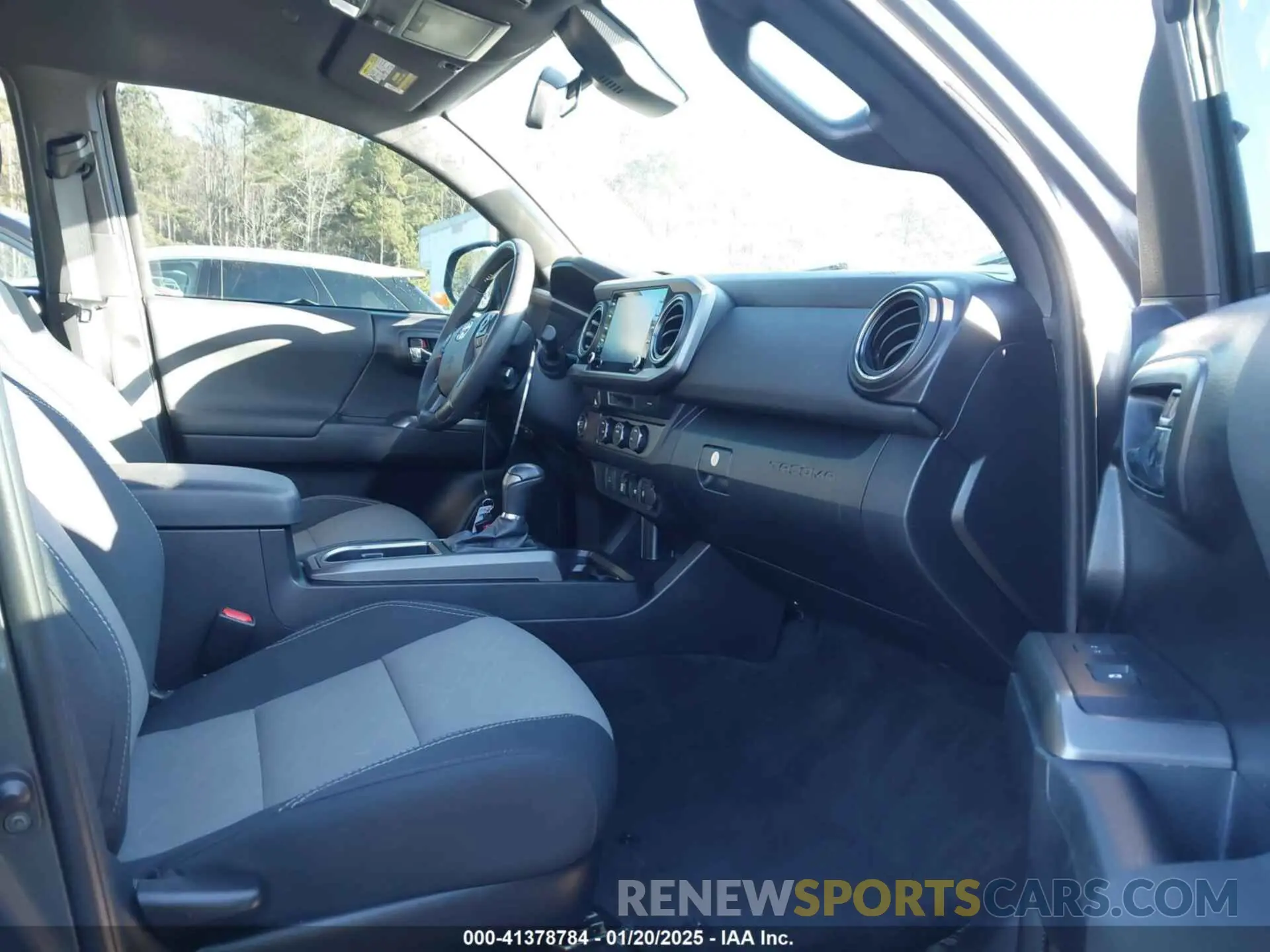 5 fotografías del automóvil dañado 5TFAZ5CN6MX112104 TOYOTA TACOMA 2021