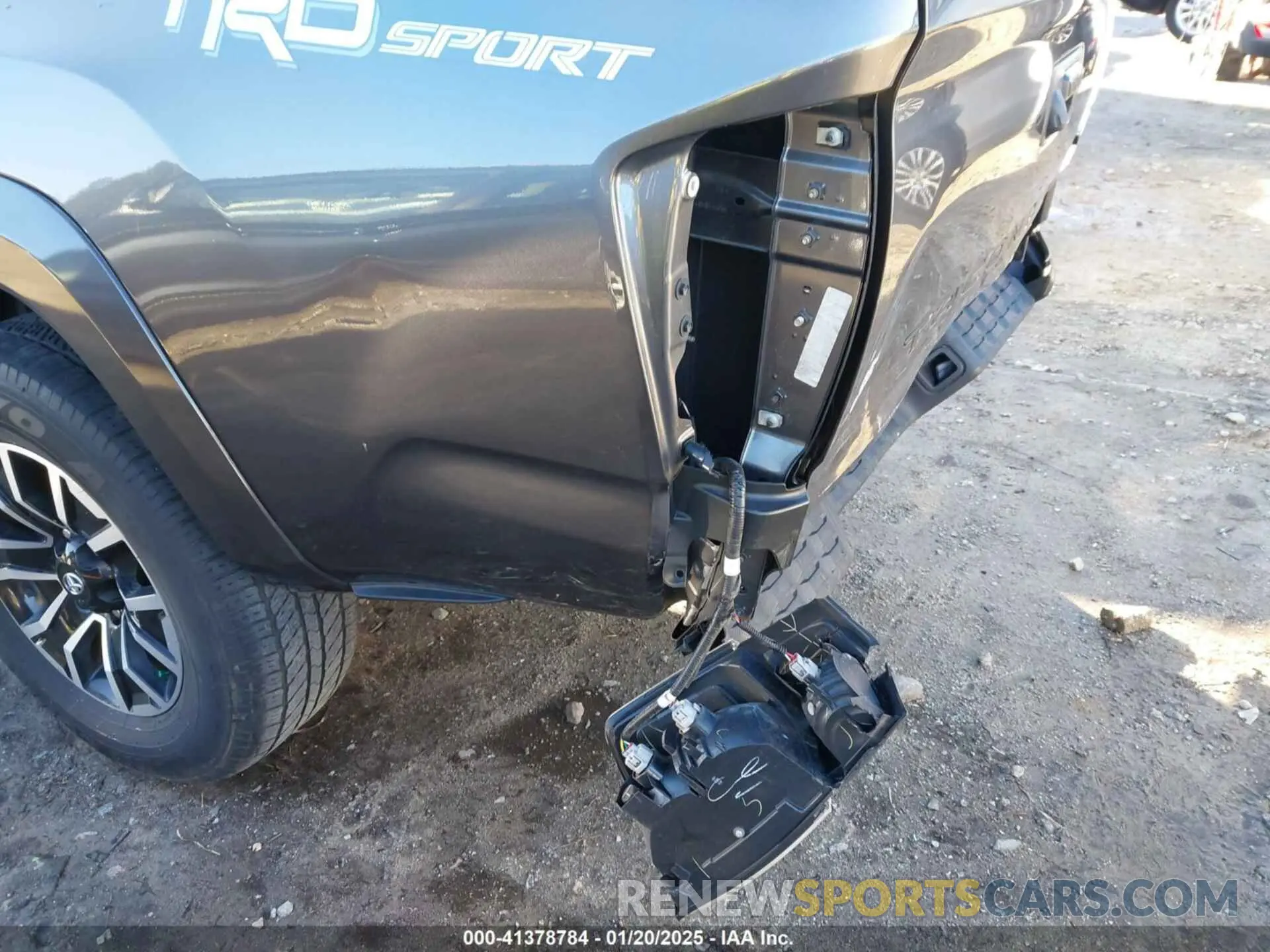 6 fotografías del automóvil dañado 5TFAZ5CN6MX112104 TOYOTA TACOMA 2021